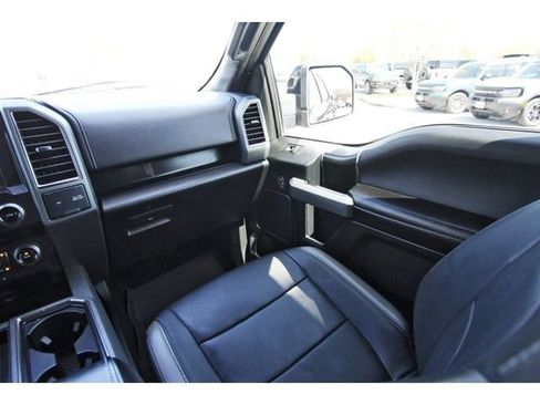 Used 2018 Ford F150 Raptor w/ Equipment Group 802A Luxury image 9