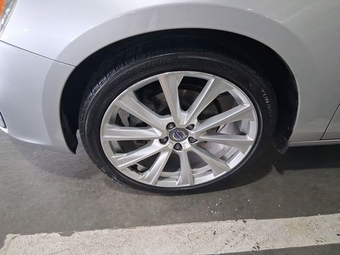 Used 2018 Volvo S60 T5 Inscription image 9