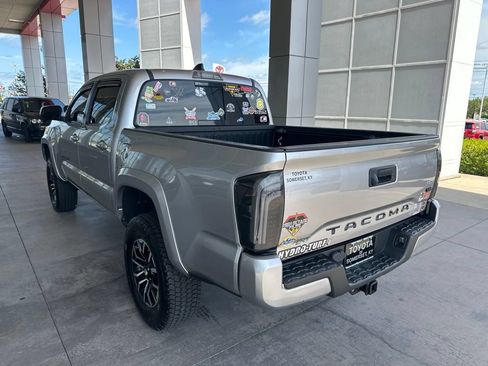 Used 2020 Toyota Tacoma TRD Sport AWD/4WD image 5