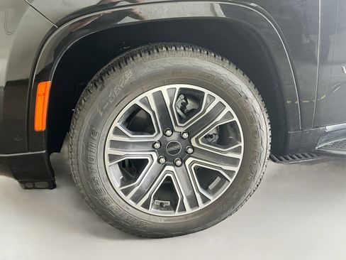 Used 2025 Jeep Wagoneer L 4WD image 33