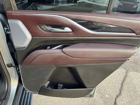 Used 2024 Cadillac Escalade V w/ LPO, ONYX Package image 31