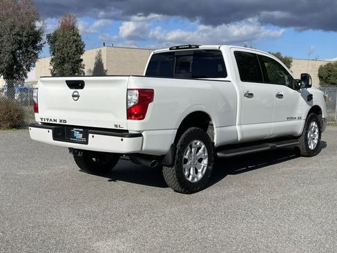 Used 2016 Nissan Titan SL image 5