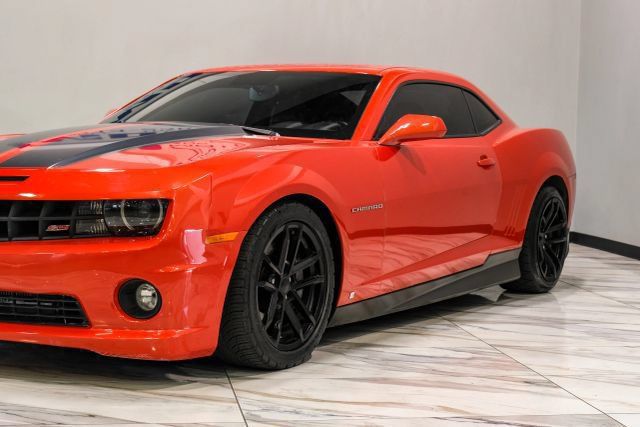 Used 2010 Chevrolet Camaro SS w/ LPO, Ground Effects Package RWD image 7