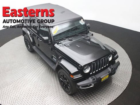 Used 2021 Jeep Wrangler Unlimited Sahara w/ Cold Weather Group AWD/4WD image 3