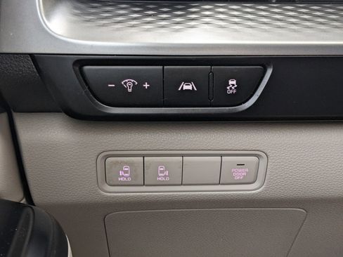 Certified 2024 Kia Carnival LX image 19