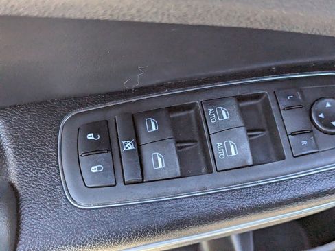 Used 2022 Chrysler 300 S w/ Safetytec Plus Group image 29