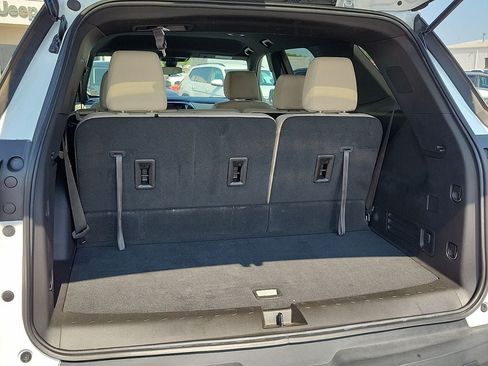 Used 2023 Chevrolet Traverse LS FWD image 8
