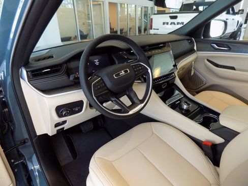 New 2026 Jeep Grand Cherokee L Limited RWD image 18