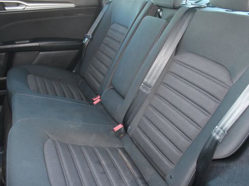 Used 2018 Ford Fusion SE FWD image 13