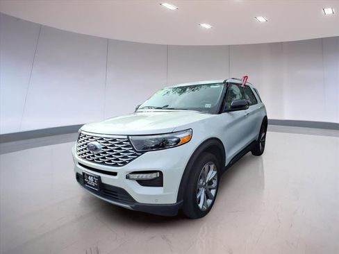 Used 2022 Ford Explorer Platinum w/ Equipment Group 601A image 2