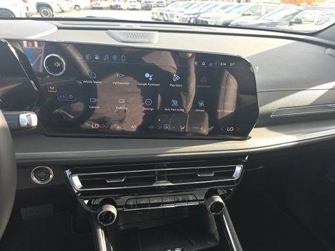 New 2026 Chevrolet Traverse LT w/ Enhanced Driving Package image 18