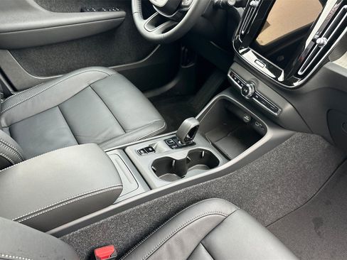 New 2025 Volvo XC40 B5 Core w/ Protection Package Premier image 15