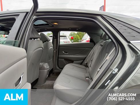 Used 2025 Hyundai Elantra SEL FWD image 14