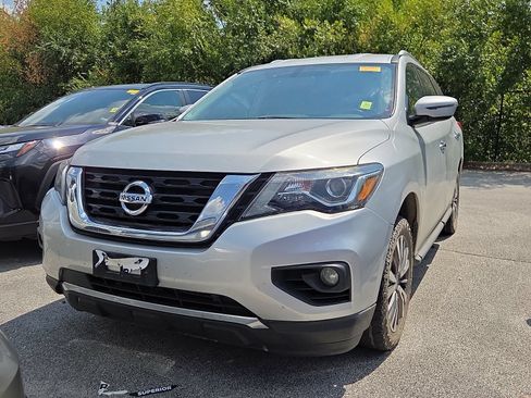 Used 2020 Nissan Pathfinder SV AWD/4WD image 2