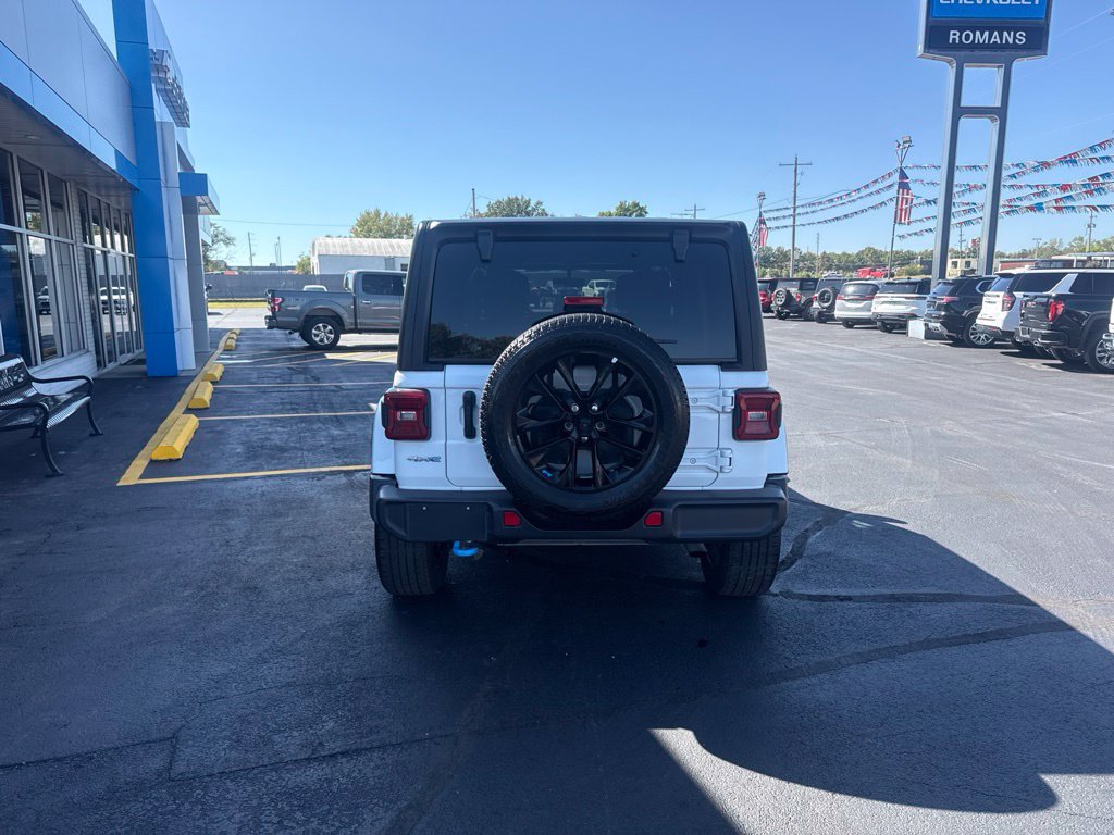 Used 2023 Jeep Wrangler Unlimited Sahara w/ Cold Weather Group AWD/4WD image 5