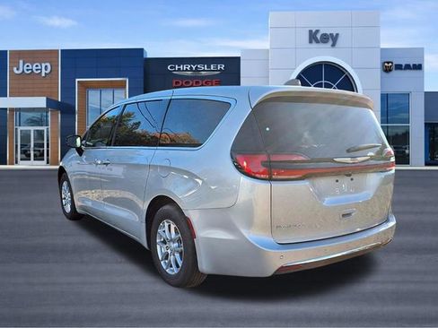 New 2026 Chrysler Pacifica Select image 6