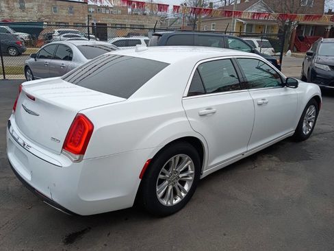 Used 2017 Chrysler 300 Limited w/ 300 Premium Group image 5