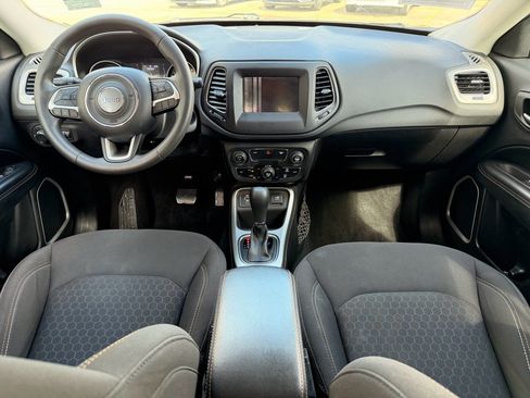 Used 2019 Jeep Compass Sport FWD image 2