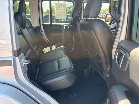 Used 2022 Jeep Wrangler Unlimited Rubicon w/ Xtreme Recon 35" Tire Package image 12