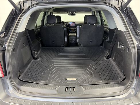 Used 2021 Ford Explorer Limited w/ Equipment Group 301A AWD/4WD image 14