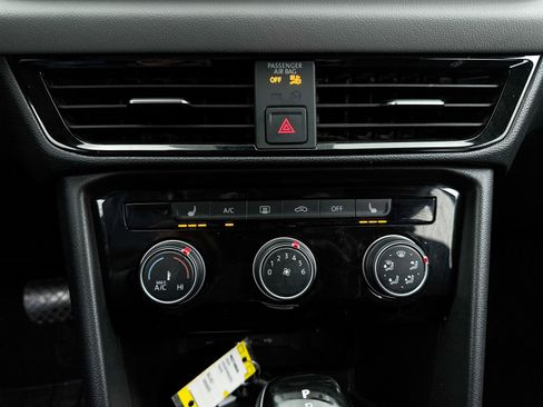 Used 2023 Volkswagen Taos SE image 24