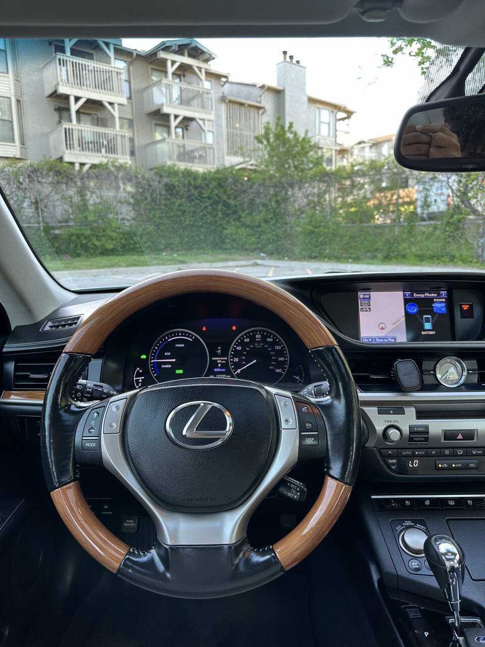 Used 2013 Lexus ES 300h w/ Luxury Pkg FWD image 9