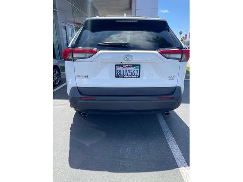 Certified 2021 Toyota RAV4 XLE w/ Convenience Package AWD/4WD image 5