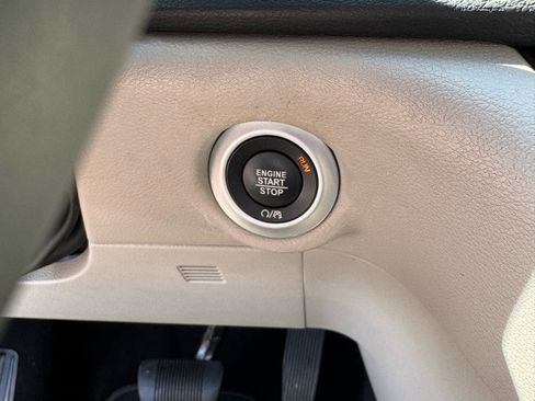 Used 2023 Chrysler Voyager LX image 27