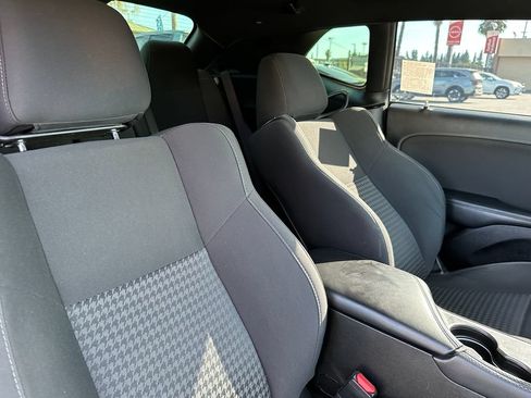 Used 2019 Dodge Challenger R/T w/ Driver Convenience Group RWD image 16