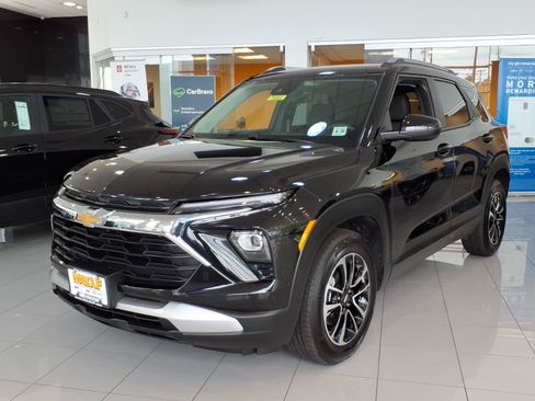 Used 2026 Chevrolet TrailBlazer LT FWD image 3