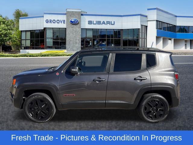 Used 2018 Jeep Renegade Trailhawk AWD/4WD image 2