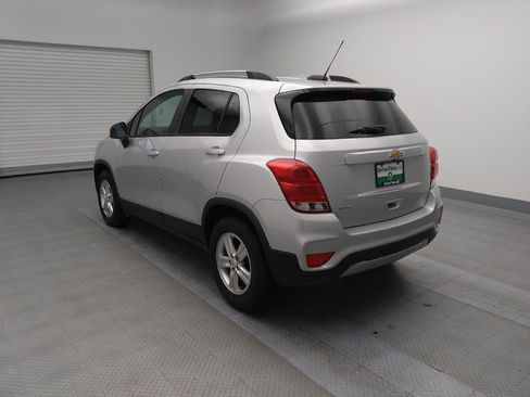 Used 2021 Chevrolet Trax LT w/ LT Convenience Package image 5