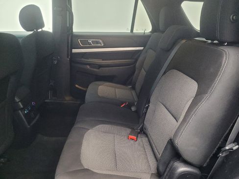 Used 2017 Ford Explorer XLT w/ Equipment Group 201A AWD/4WD image 18