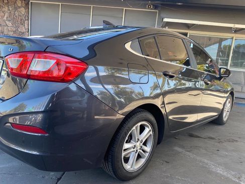 Used 2017 Chevrolet Cruze LT w/ Convenience Package image 9