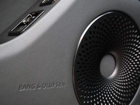 Used 2025 Bentley Flying Spur Plug-In Hybrid AWD/4WD image 17