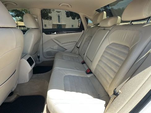 Used 2014 Volkswagen Passat TDI SEL Premium FWD image 10