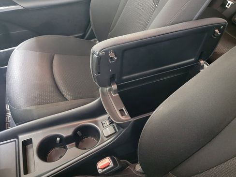 Used 2020 Toyota Prius LE image 19