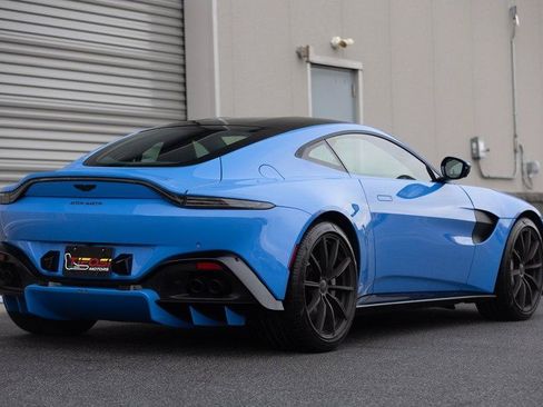 Used 2021 Aston Martin V8 Vantage Coupe RWD image 2