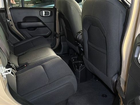 Used 2020 Jeep Gladiator Overland image 15