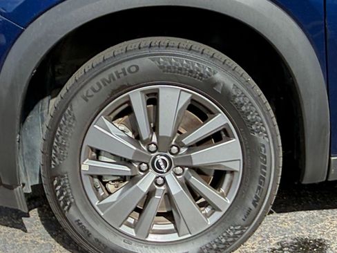 Used 2025 Nissan Pathfinder SV AWD/4WD image 32
