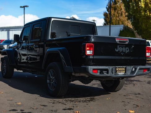 Used 2024 Jeep Gladiator Sport image 13