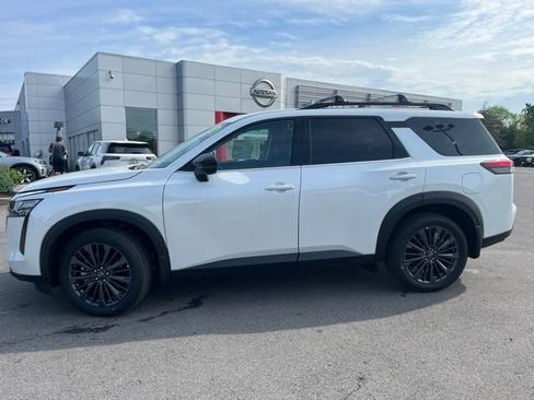 New 2026 Nissan Pathfinder SL w/ SL Premium Package AWD/4WD image 2