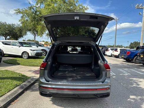 Used 2023 Volkswagen Tiguan SE R-Line FWD image 18