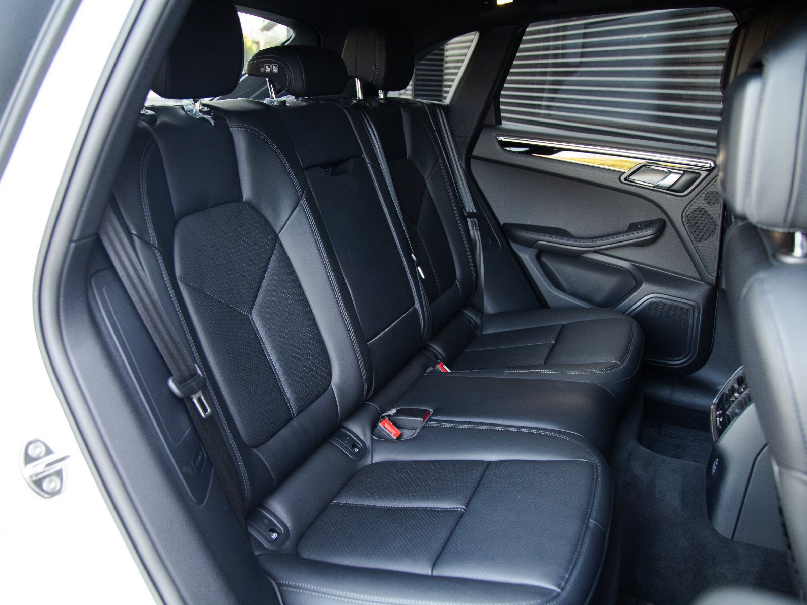 Certified 2026 Porsche Macan AWD/4WD image 25