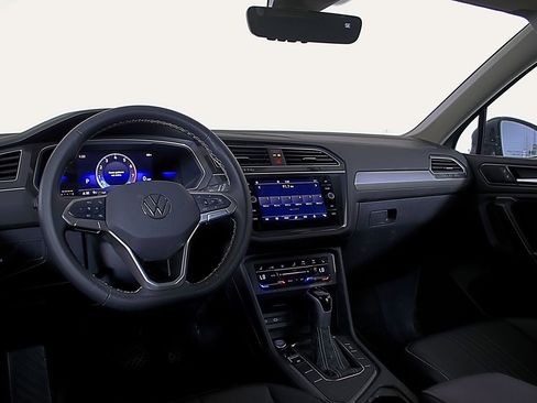 Used 2024 Volkswagen Tiguan SE w/ MDO Package, Three-Row image 13