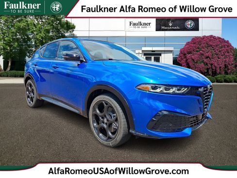New 2026 Alfa Romeo Tonale w/ Black Premium Package AWD/4WD image 1