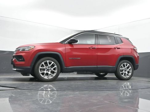 Used 2025 Jeep Compass Limited AWD/4WD image 28