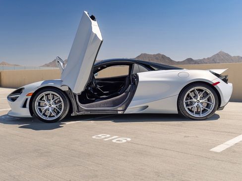 Used 2020 McLaren 720S Performance RWD image 19