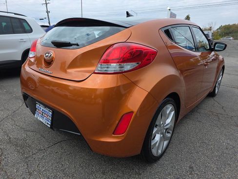 Used 2013 Hyundai Veloster w/ Style Pkg image 22