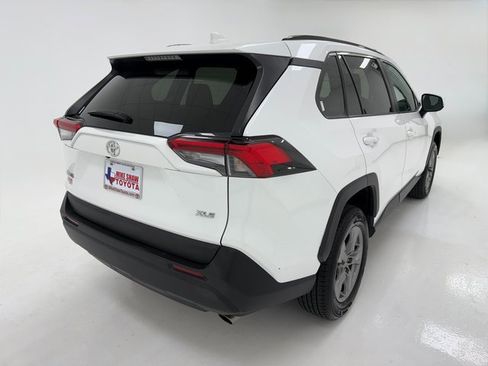 Used 2024 Toyota RAV4 XLE image 40
